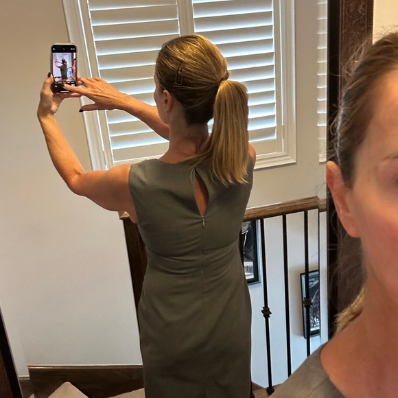 Banana Republic size 2 grey dress. Worn once. No stains, discolouration. - Picture 9 of 13